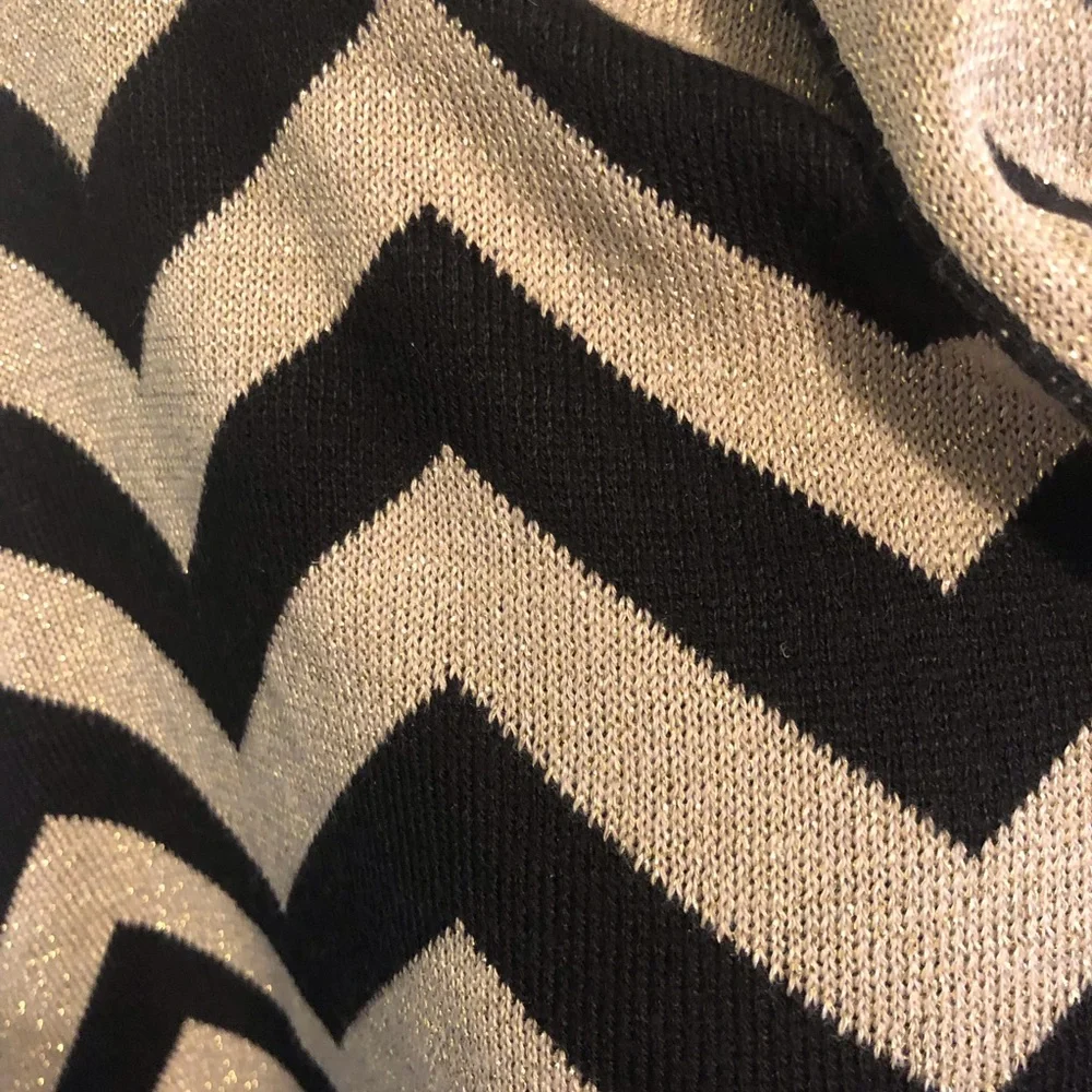 Cruise club NWT black and gold chevron print versatile Cardigan scarf shawl
